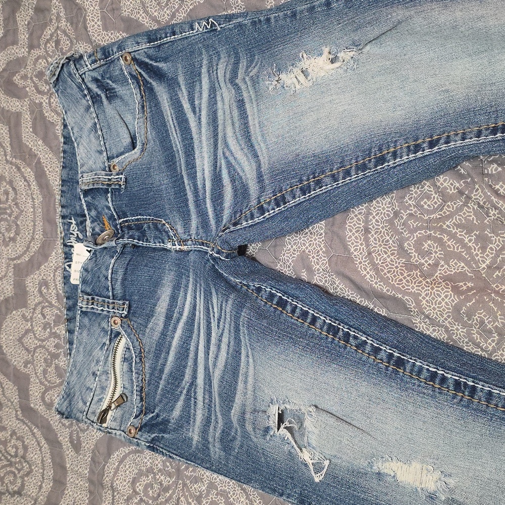 Classic Blue Distressed Women Jeans - Picture 2 of 8